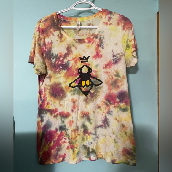 Bee Tee 🌻🌻4 for $25 bundle🌻🌻 - Picture 5 of 8